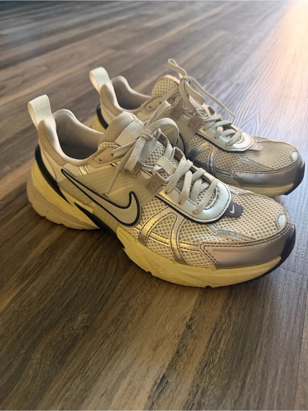 Nike Y2K Run Silver and White Women's Sneakers Size 8
